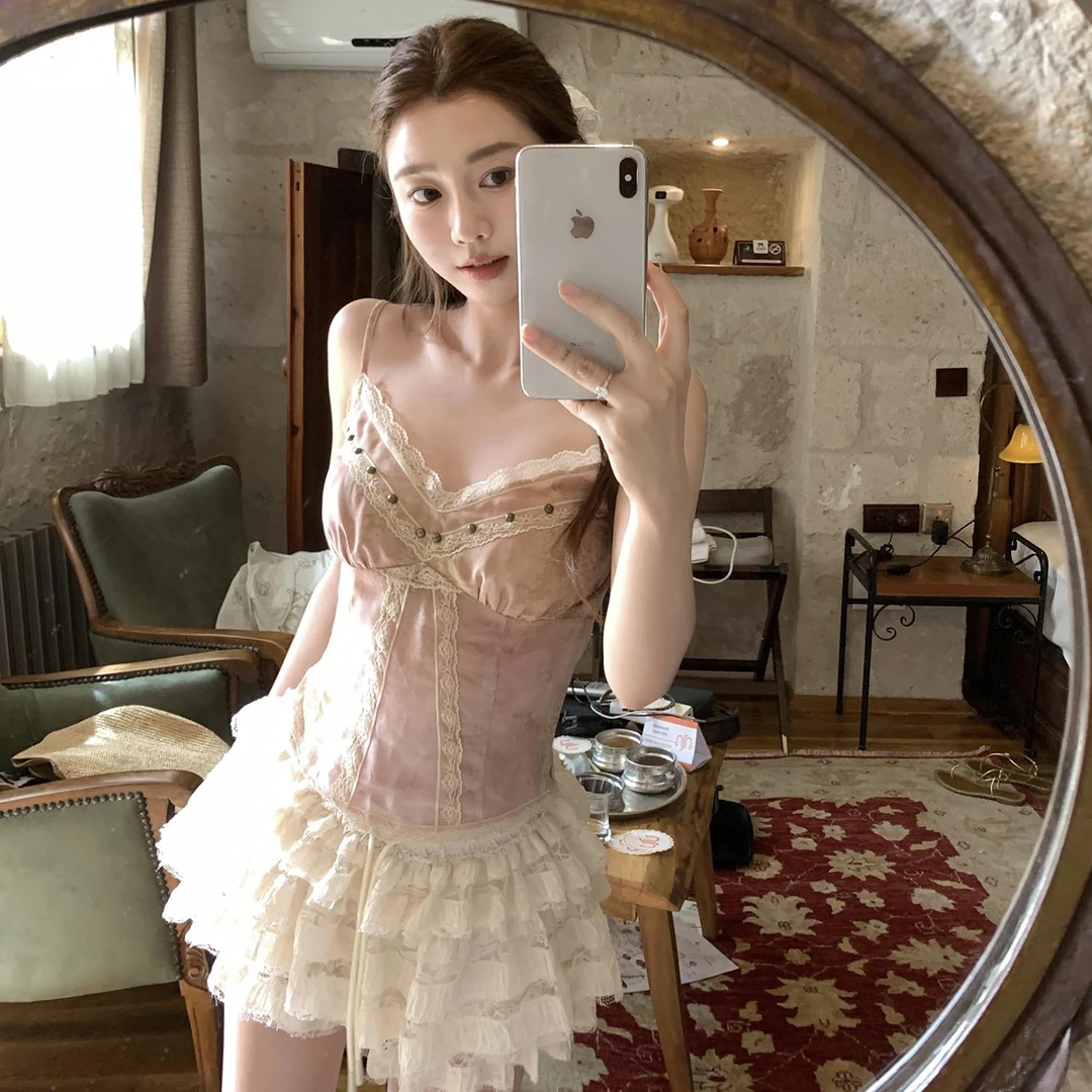 甜辣纯欲风粉色吊带女夏季2025年新款复古小众高级感蕾丝拼接上衣