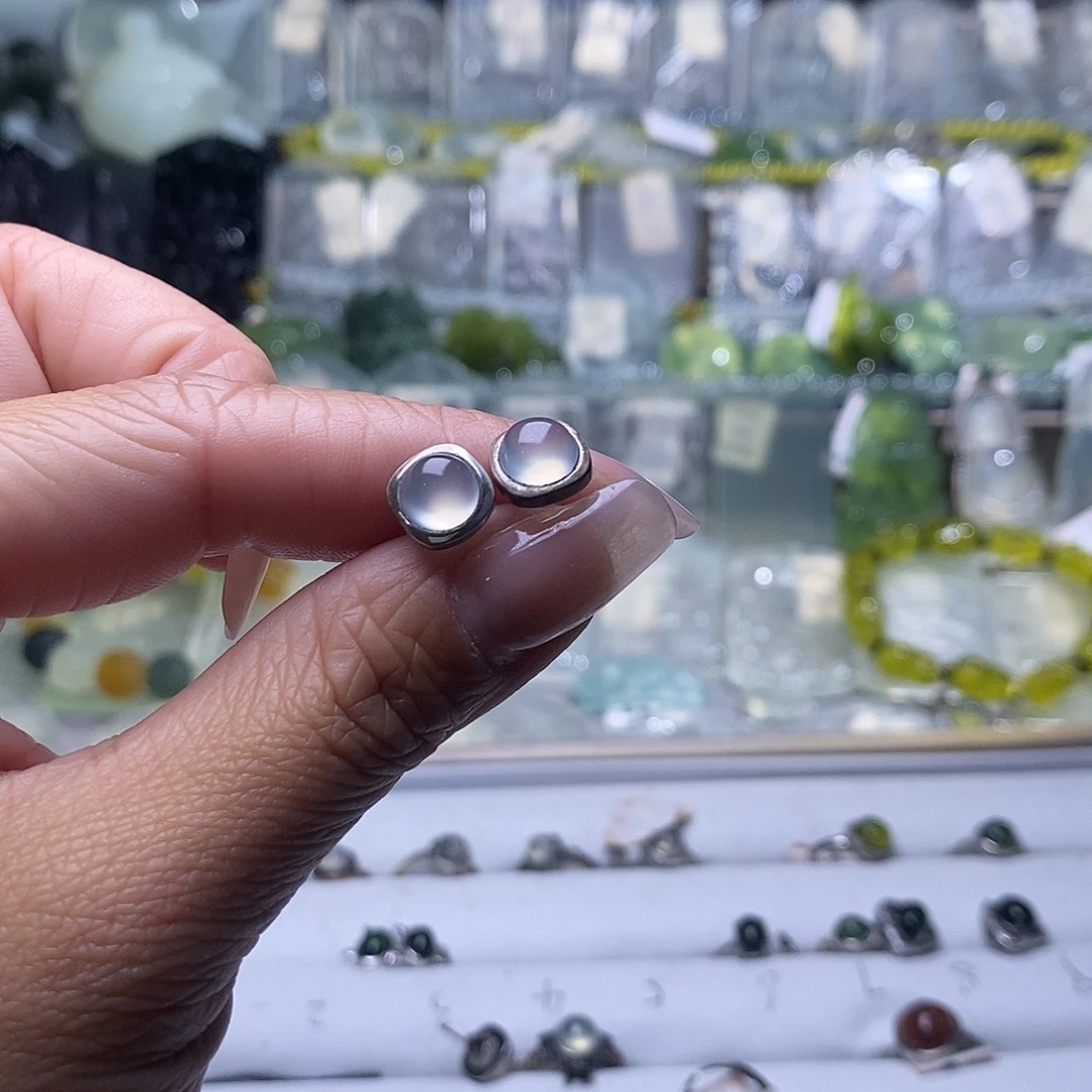 蛇纹石玉耳钉未镶嵌阿***丶