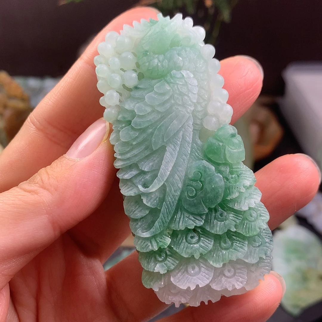 定制翡翠未镶嵌孔雀