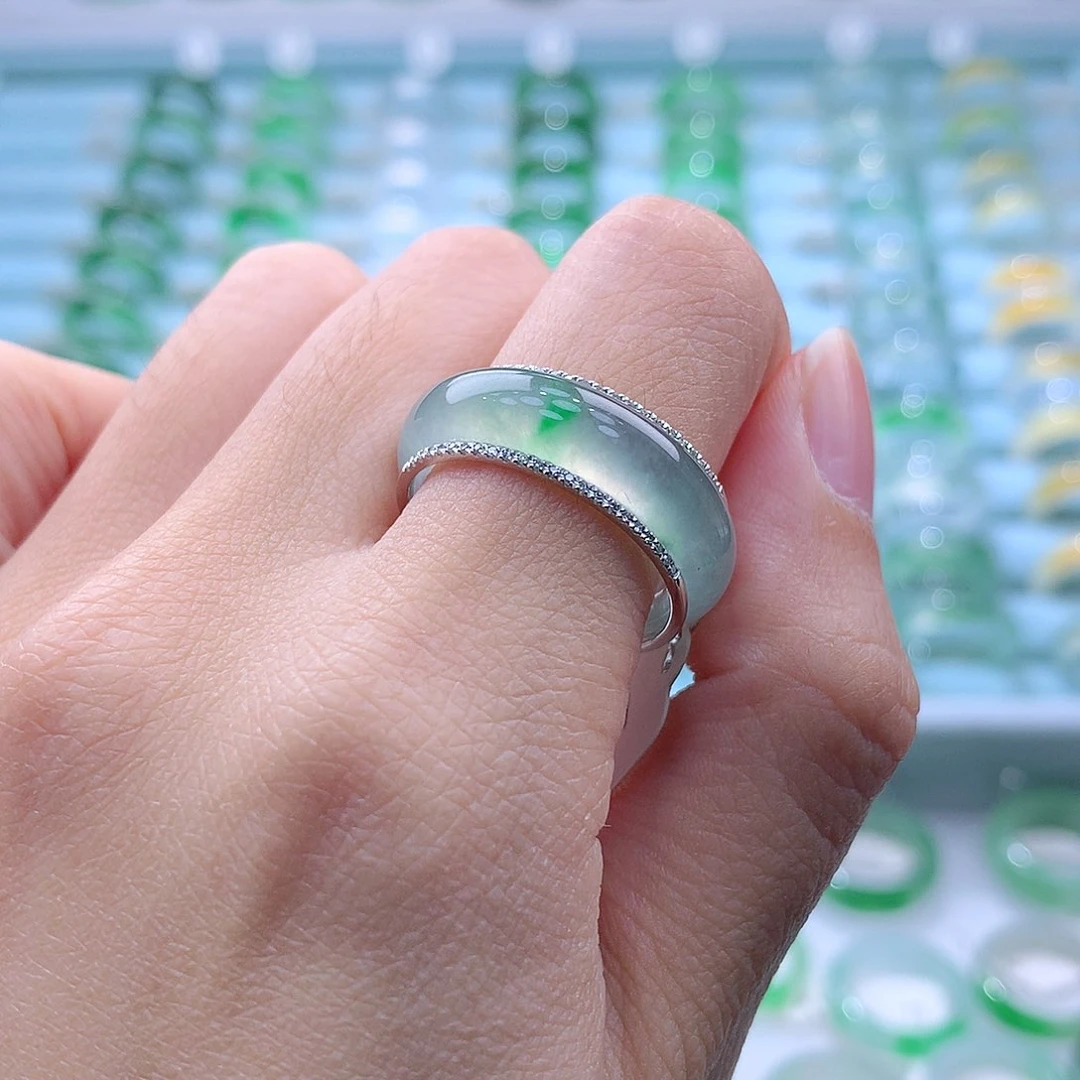 18K金镶嵌戒指翡翠A货缅甸翡翠