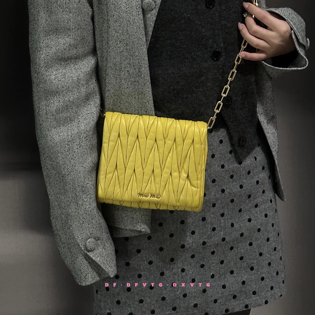 95新 MIU MIU/缪缪 miumiu 小鸡黄方胖斜挎包K