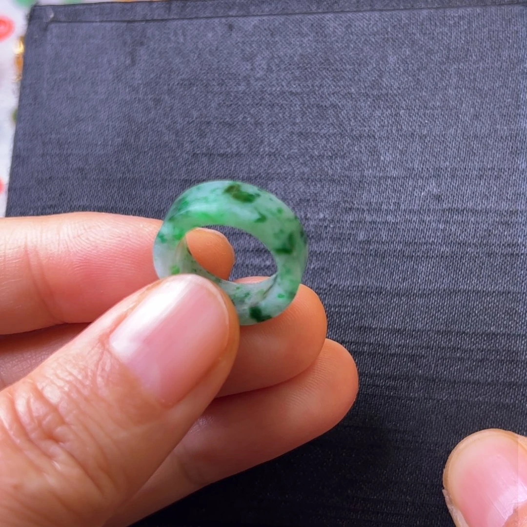 翡翠颈饰未镶嵌跑环路路通