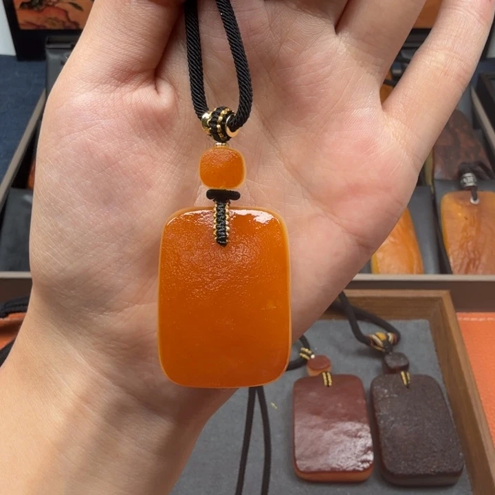 蜜蜡未镶嵌吊坠(赠链)