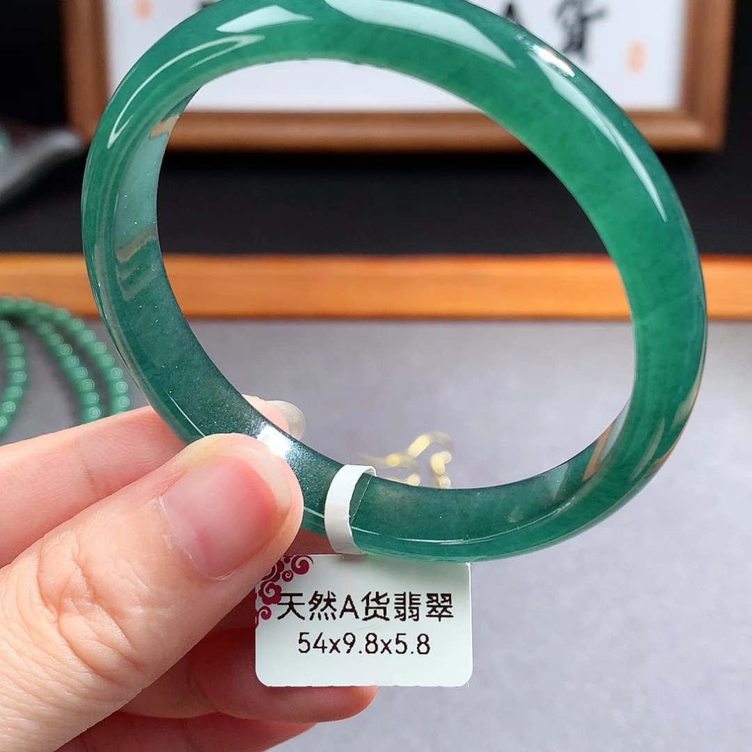 翡翠手镯（圆镯）未镶嵌