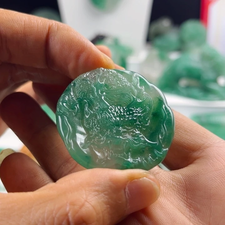 颈饰未镶嵌石英质玉