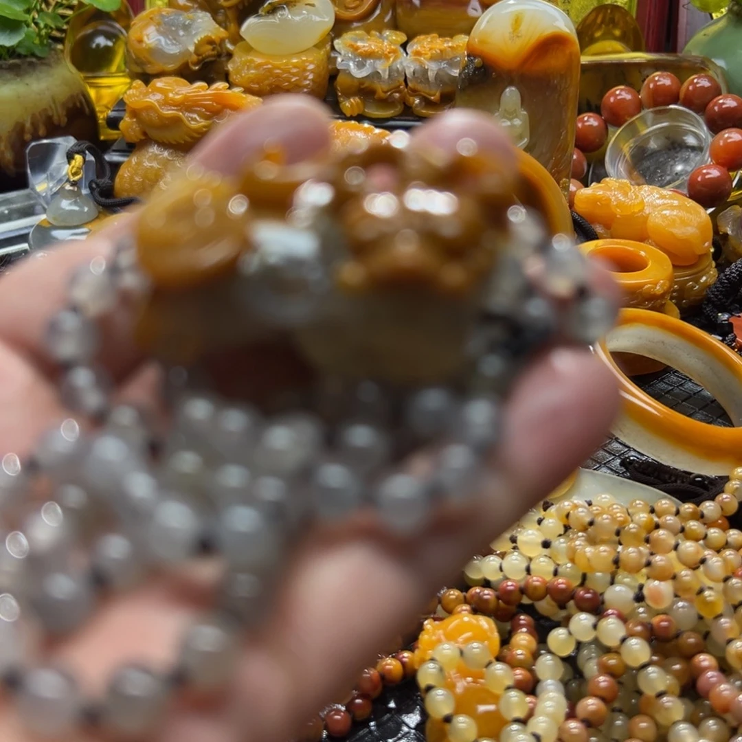 石英质玉未镶嵌颈饰