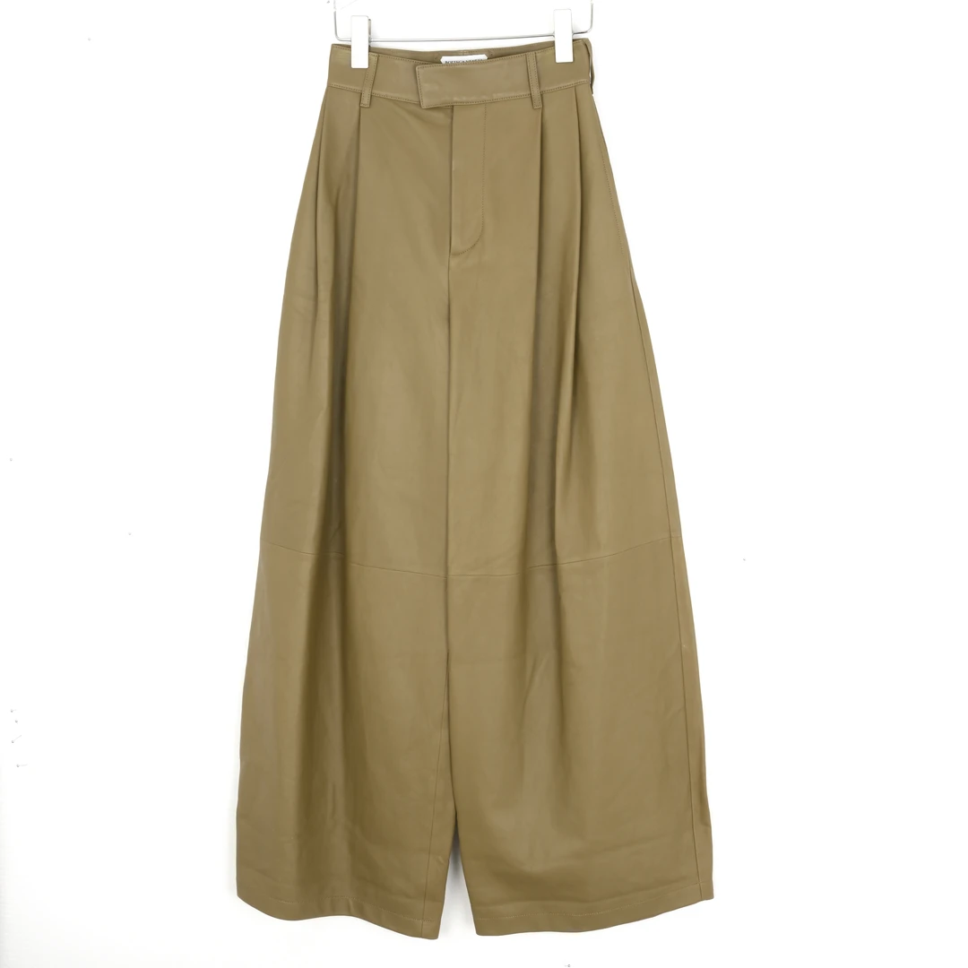 BOTTEGA VENETA/葆蝶家女士宽松时尚皮长裤 653044VKV907045