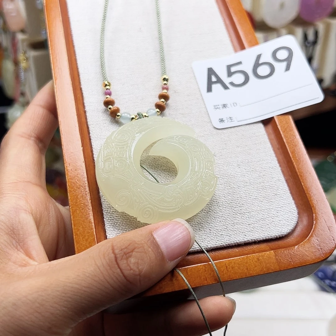 E***1颈饰合金石英质玉