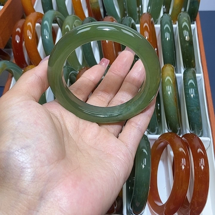 蛇纹石玉未镶嵌手镯