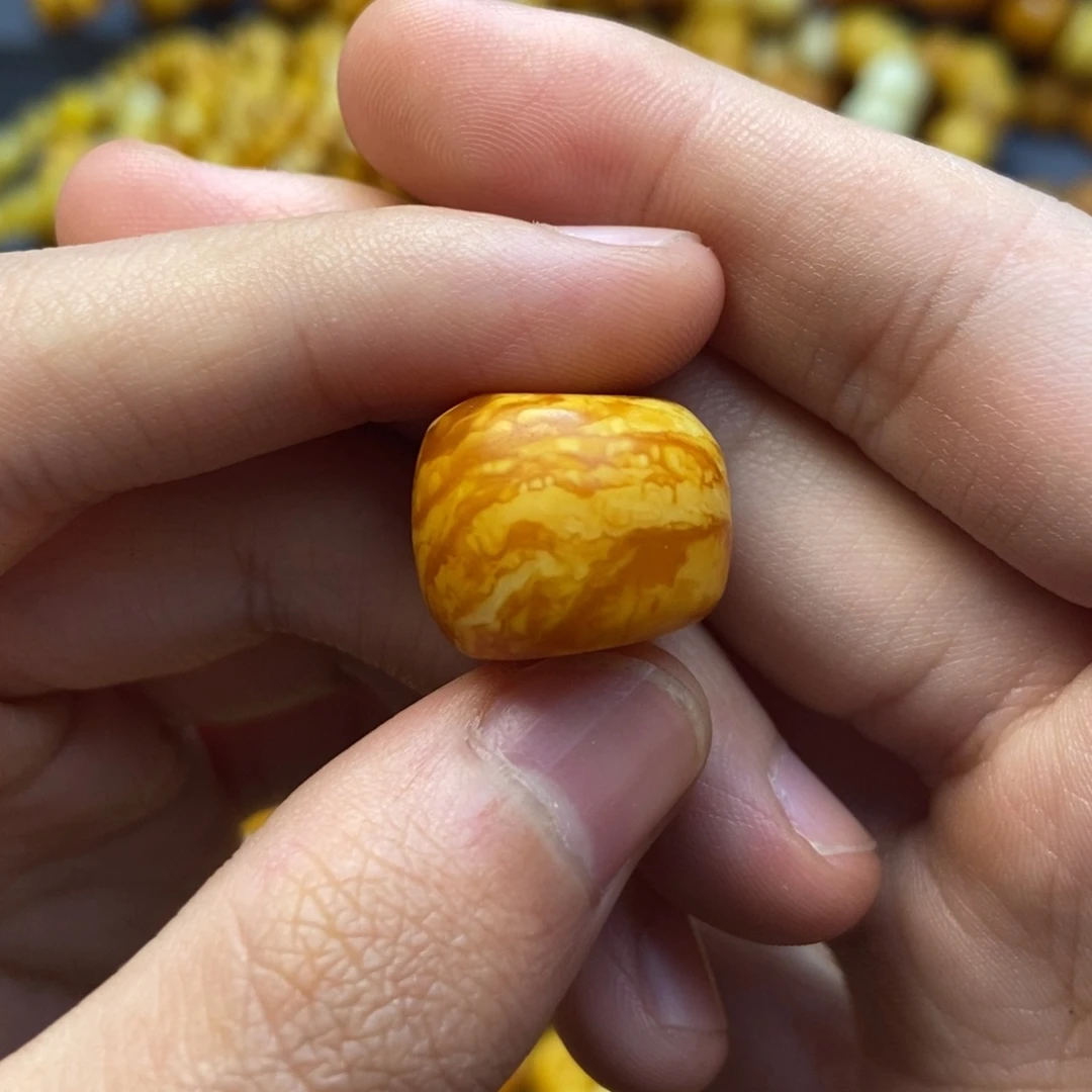 蜜蜡未镶嵌珠宝奇石