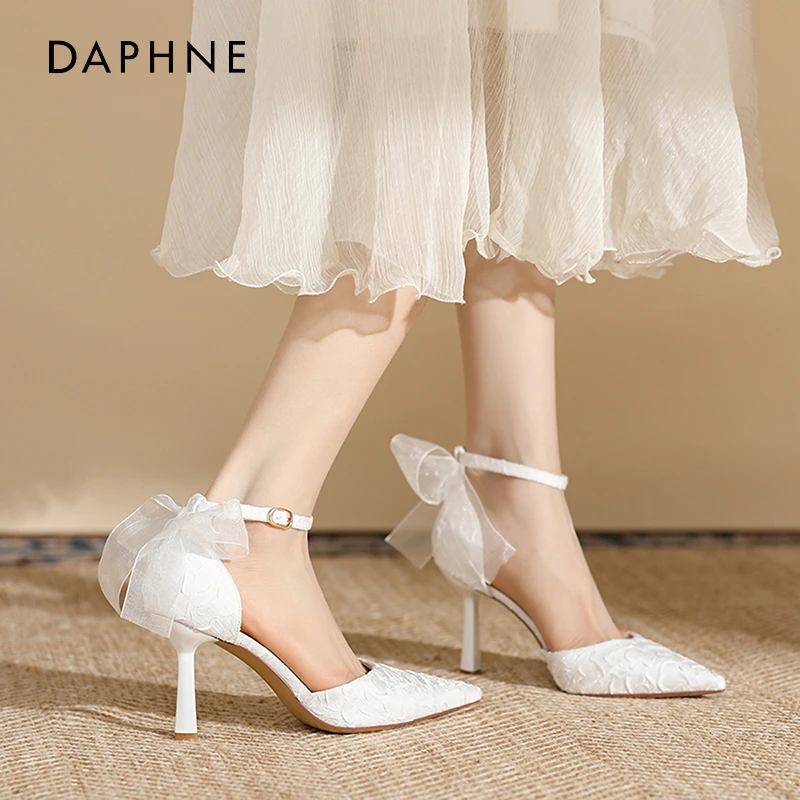达芙妮2025春夏百搭新款法式尖头细跟绑带法式浪漫高跟鞋
