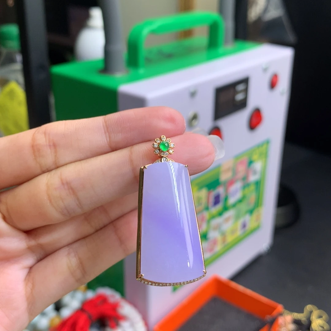 晶***晶翡翠18K金镶嵌颈饰