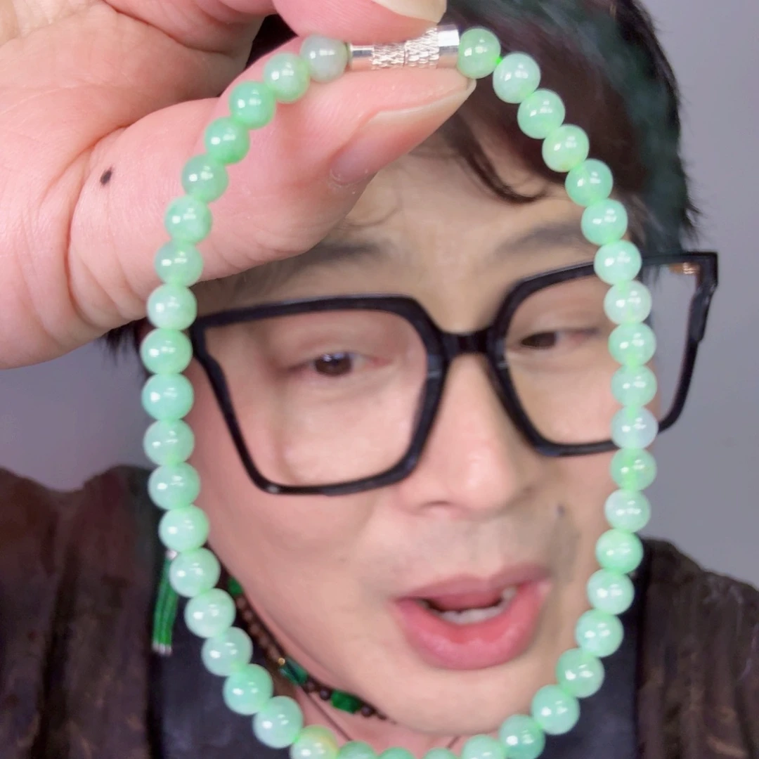 颈饰未镶嵌翡翠一件
