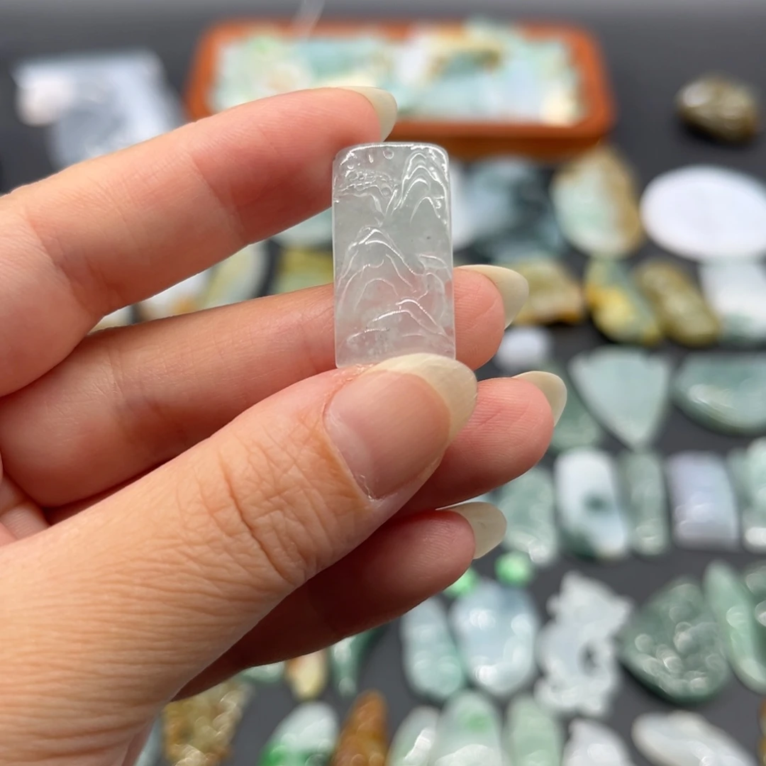 颈饰未镶嵌翡翠山水