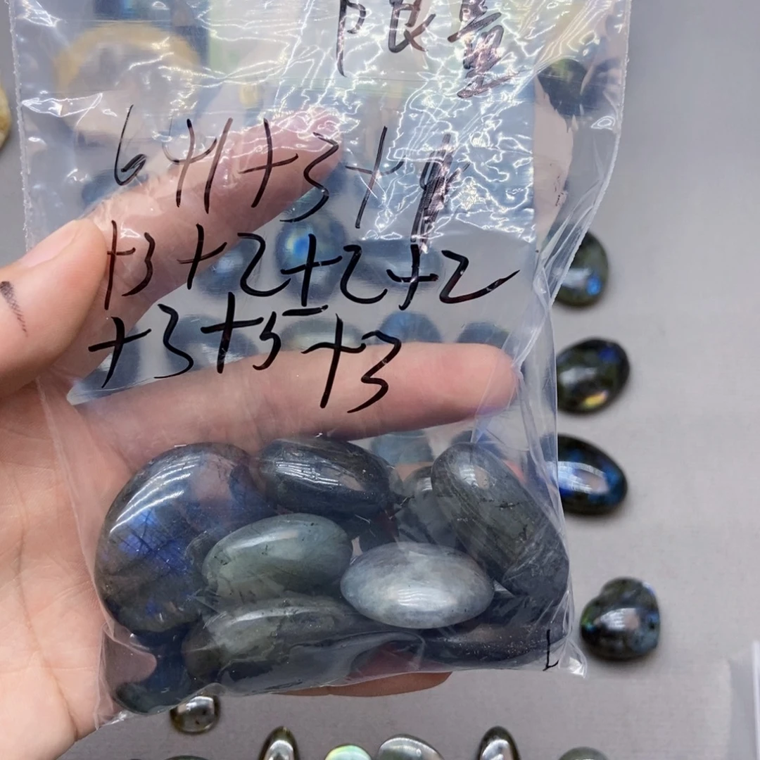 限***）颈饰银S925镶嵌长石