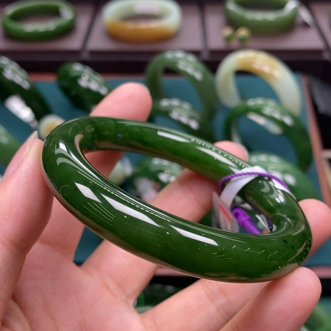 和田玉（碧玉）未镶嵌手镯