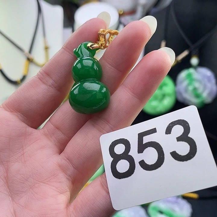 翡翠未镶嵌吊坠(赠链)