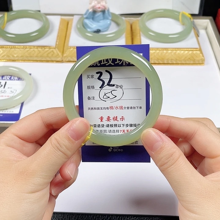 和田玉未镶嵌手镯