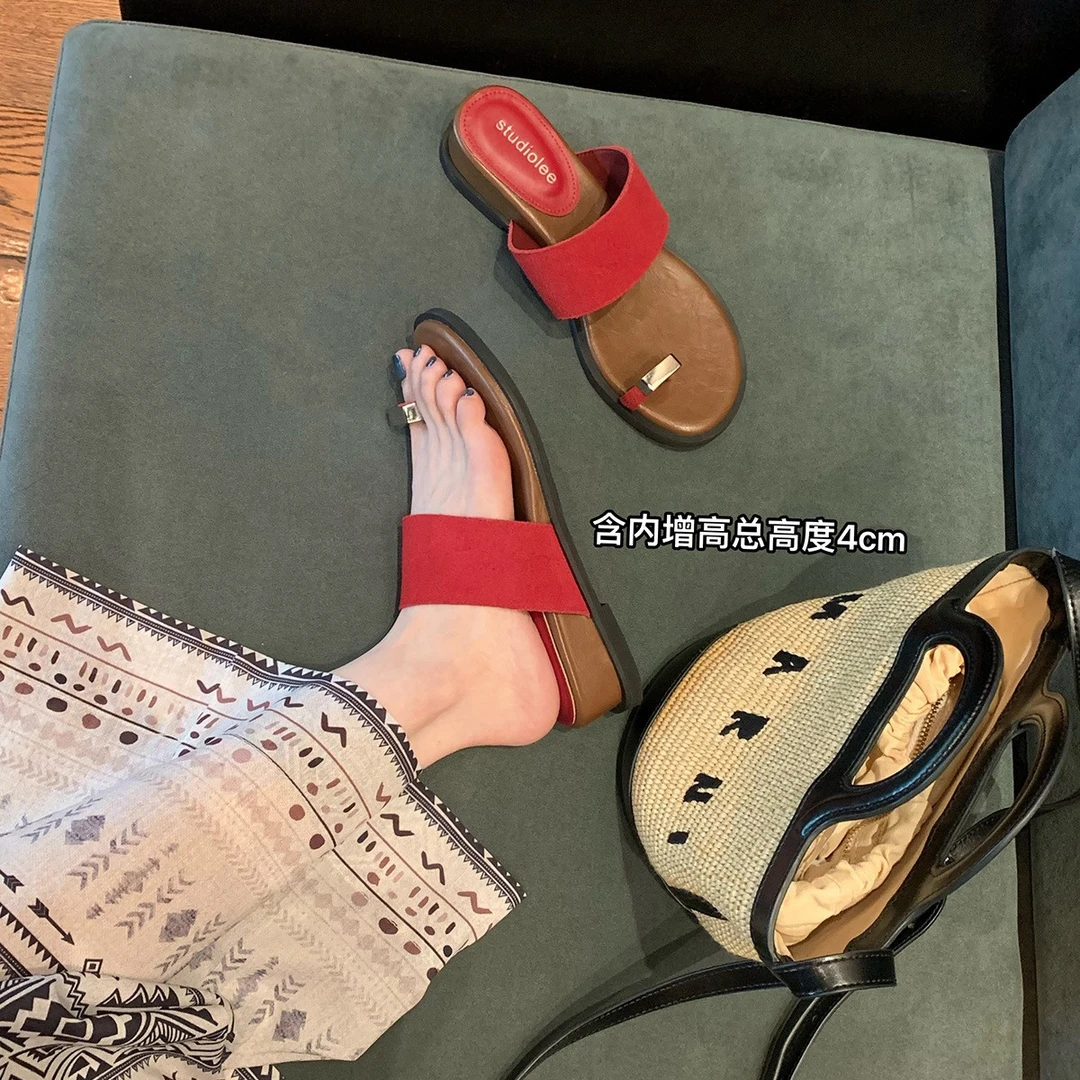 葡萄妈同款现货~ 增高4cm~金属套趾宽一字带外穿平底凉拖女夏