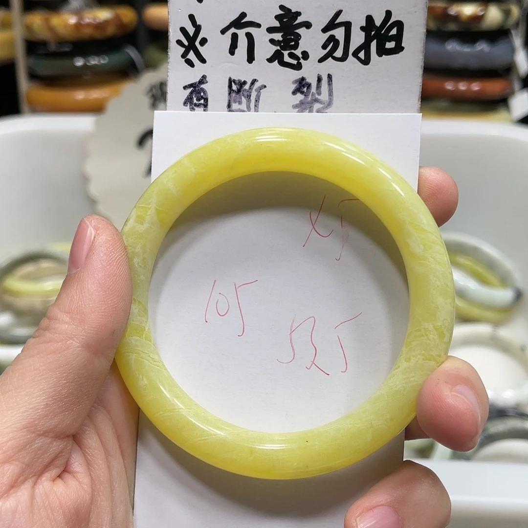 蛇纹石玉手镯未镶嵌