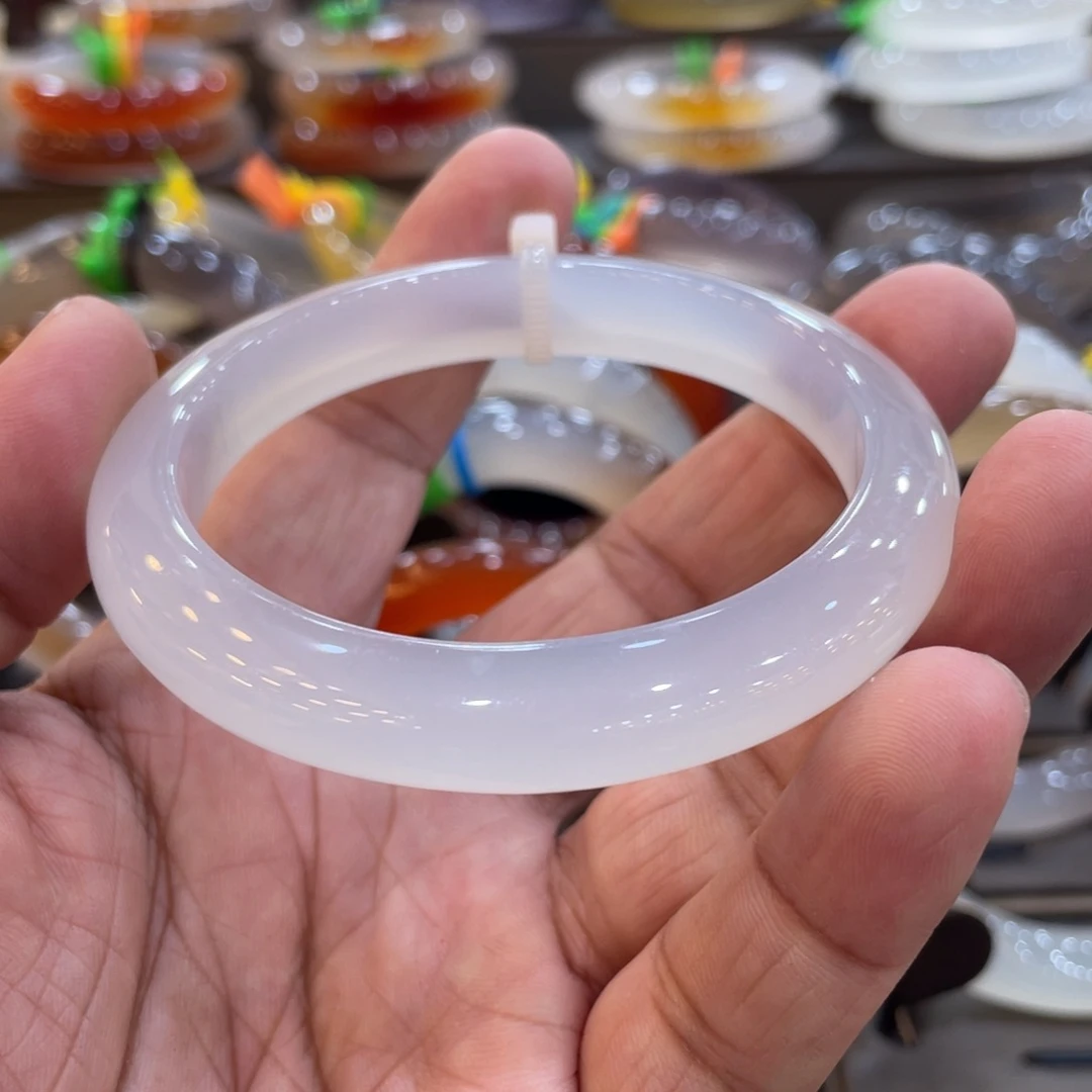 玛瑙/玉髓手镯未镶嵌痞*