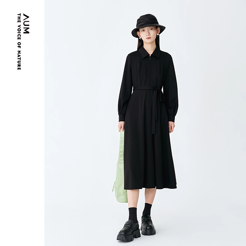 AUM噢姆秋冬气质小黑裙显瘦翻领收腰连衣裙MCDE40186