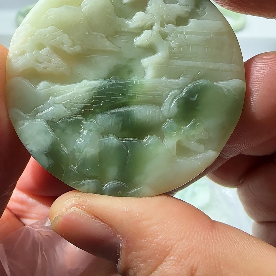 透闪石-蛇纹石玉未镶嵌颈饰