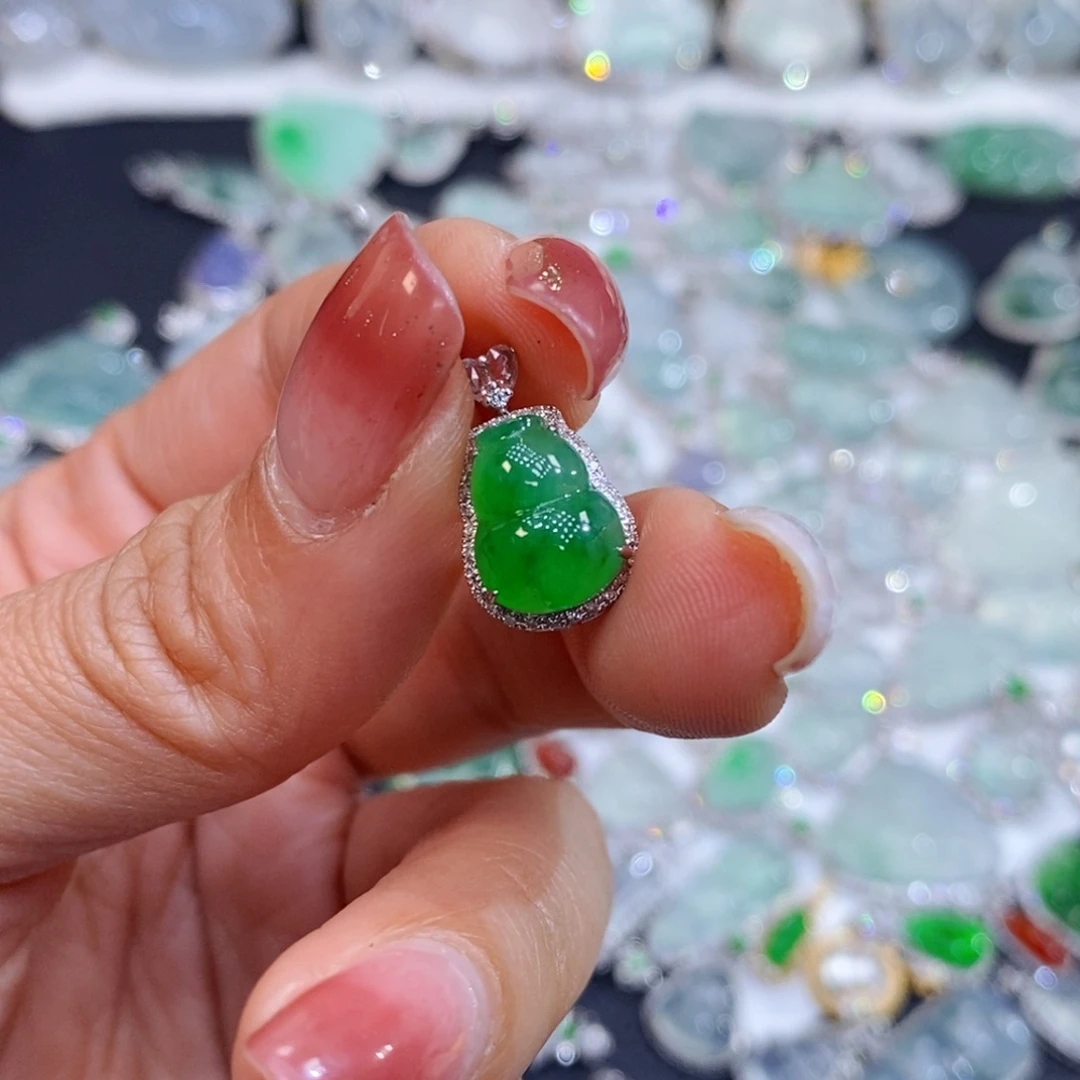 翡翠18K金镶嵌颈饰