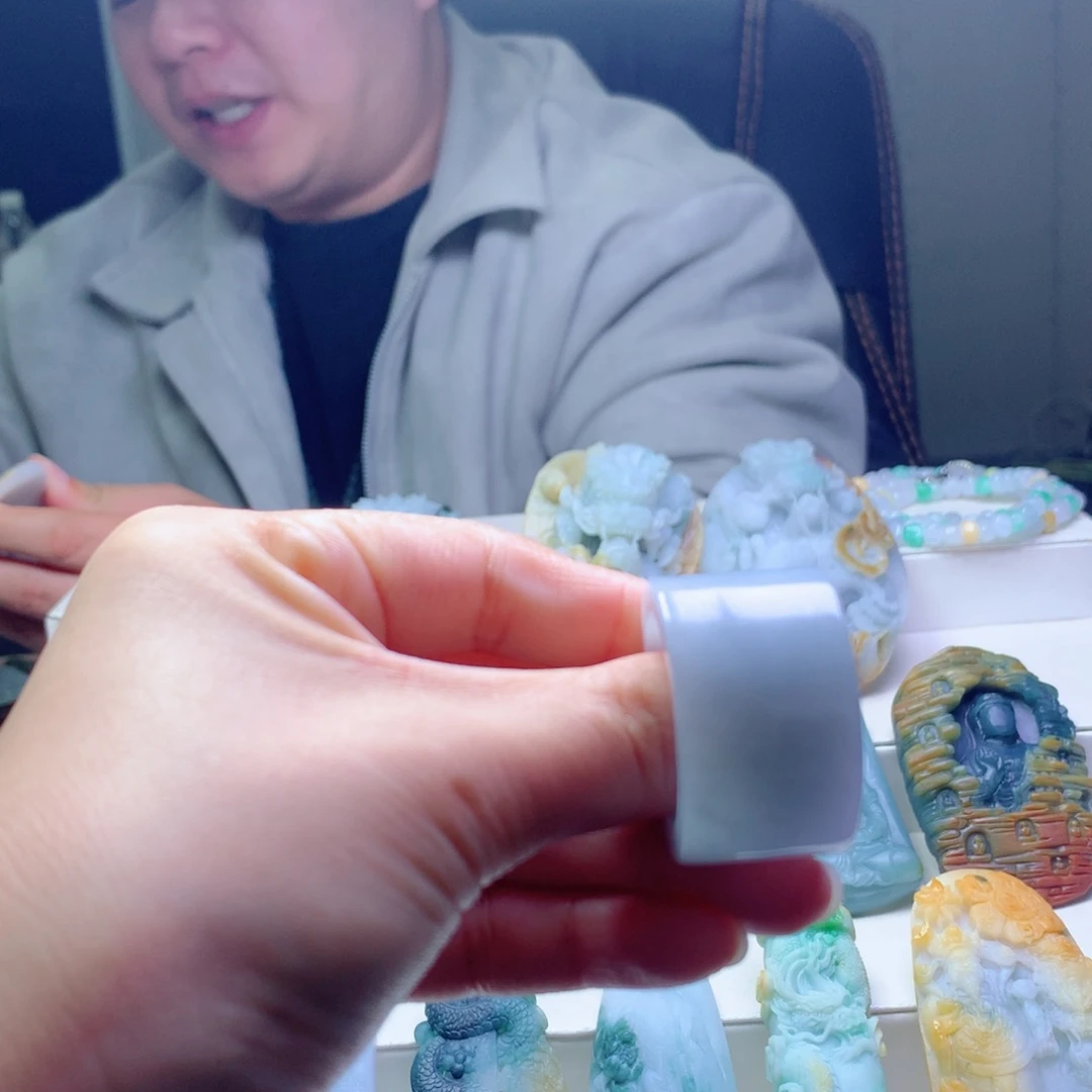 定制翡翠未镶嵌翡翠