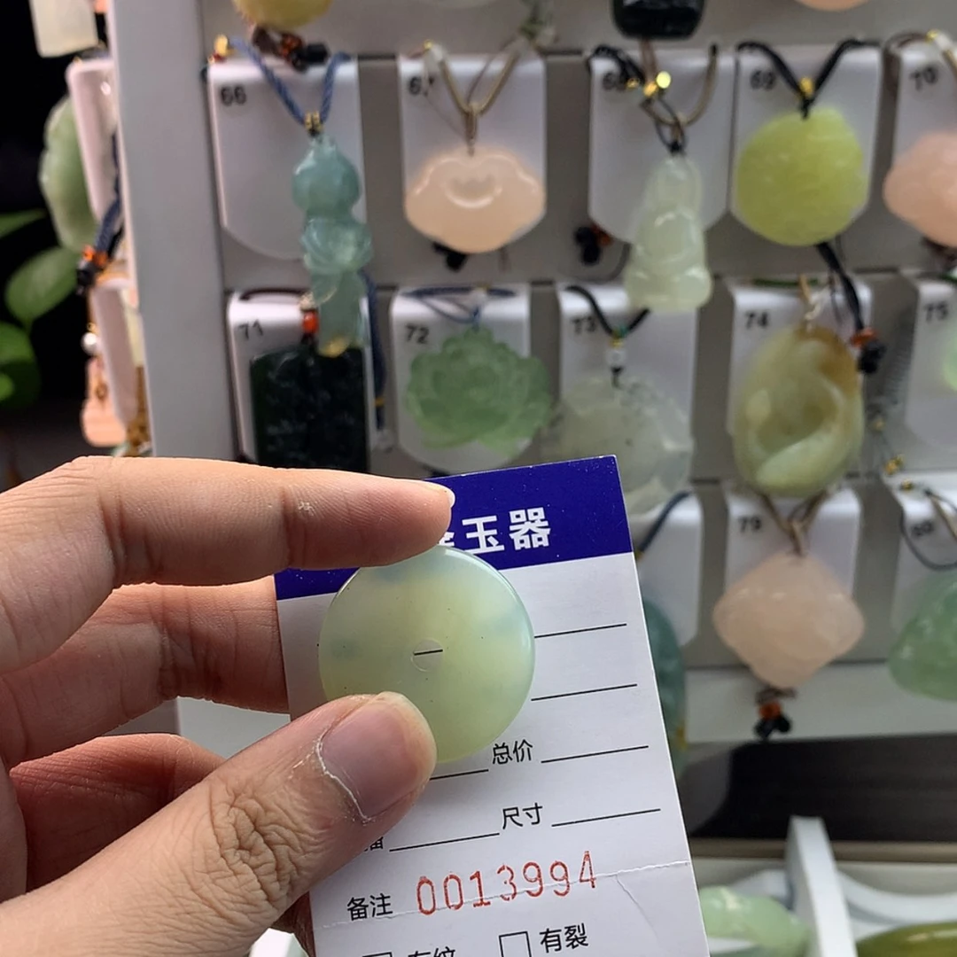 【闪购商品】蛇纹石玉颈饰未镶嵌