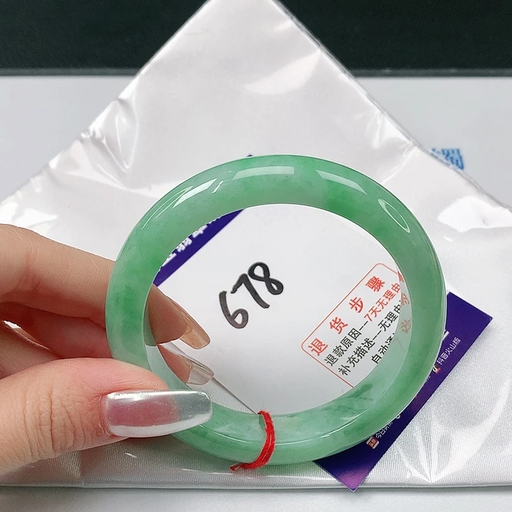翡翠手镯未镶嵌翡翠手镯