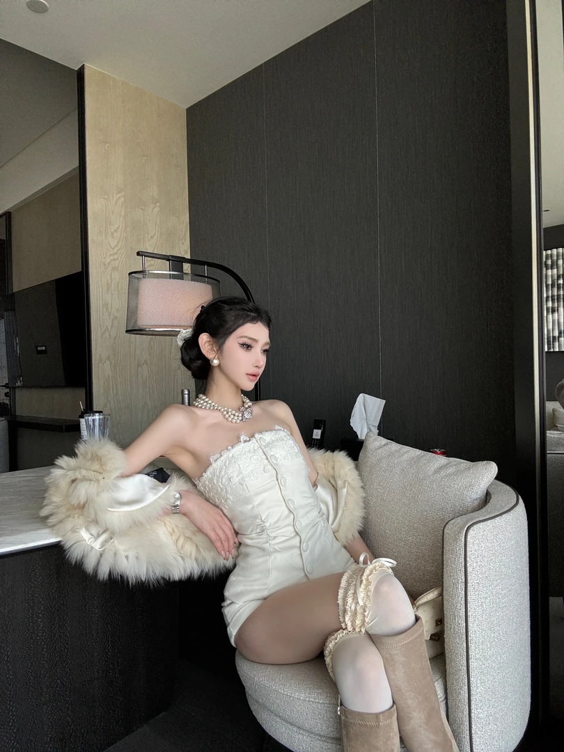 ChiclyNana  欧美风辣妹蕾丝拼接毛呢抹胸上衣高腰修身短裤两件套