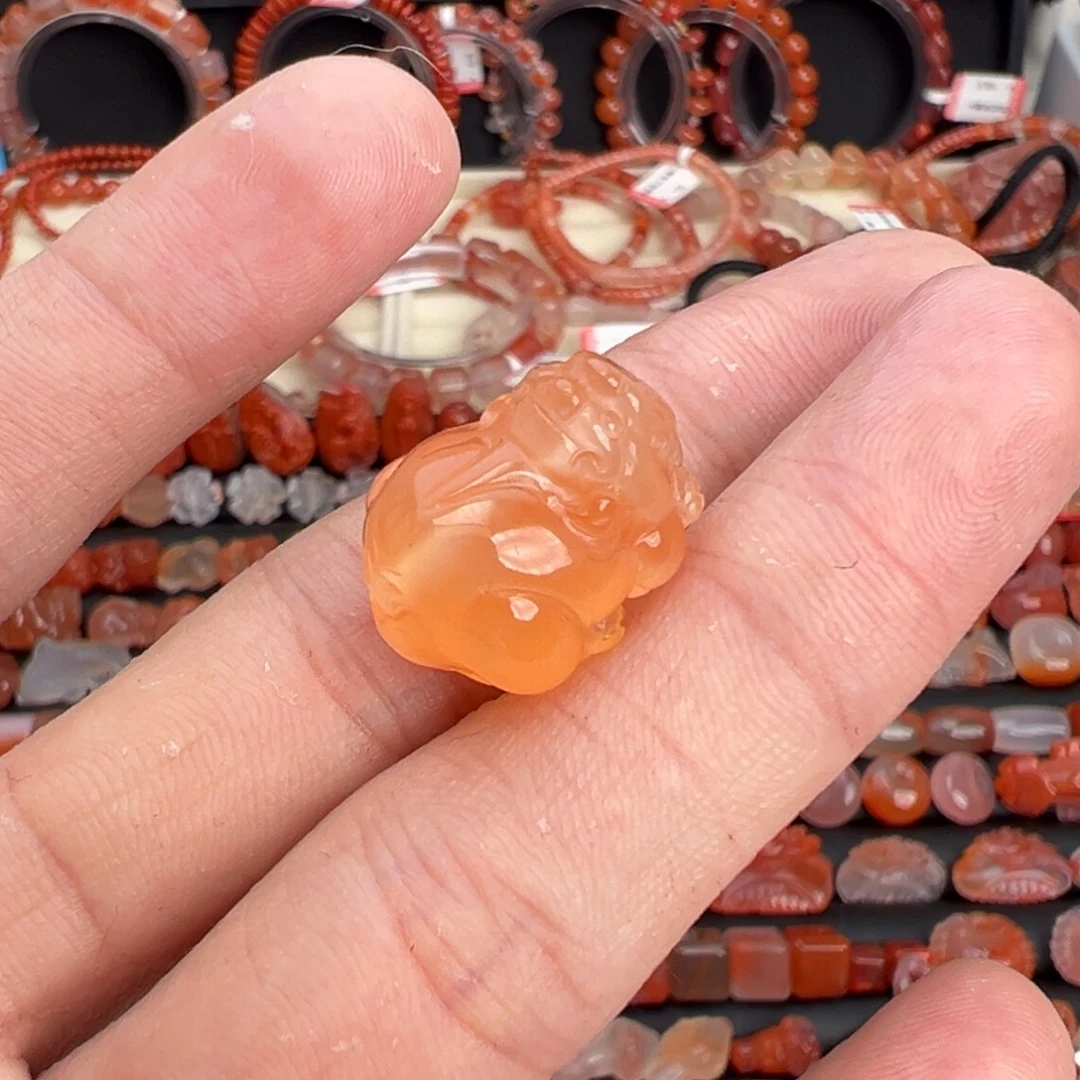 南红玛瑙未镶嵌颈饰貔貅