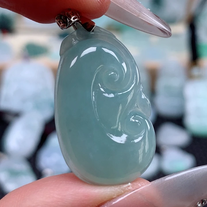 翡翠未镶嵌颈饰如意