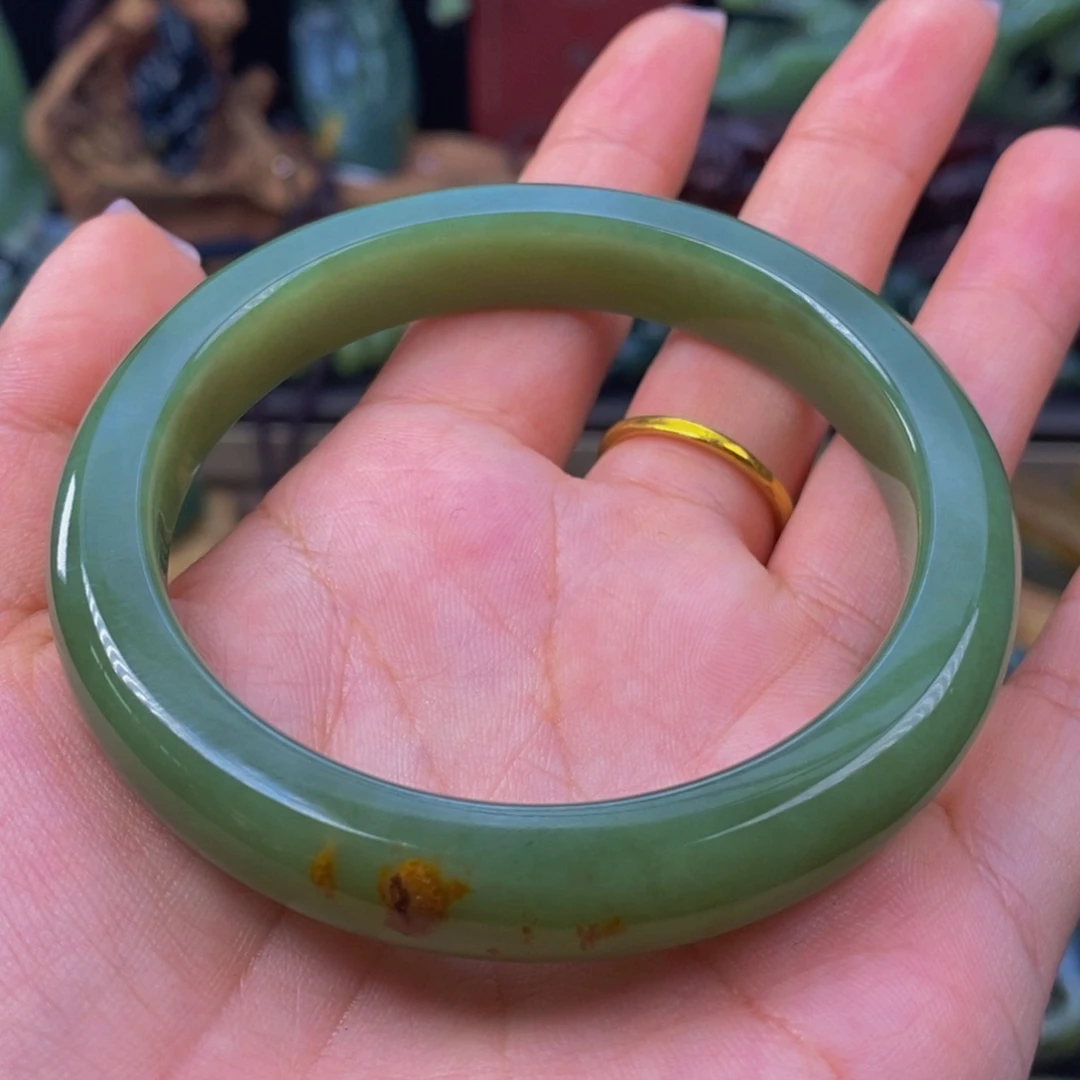 未镶嵌手镯岫岩河磨玉（透闪石质玉）陈*红