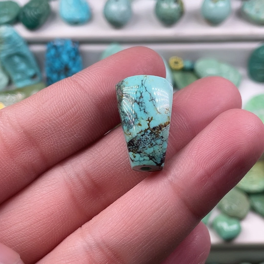 Z***生绿松石未镶嵌颈饰