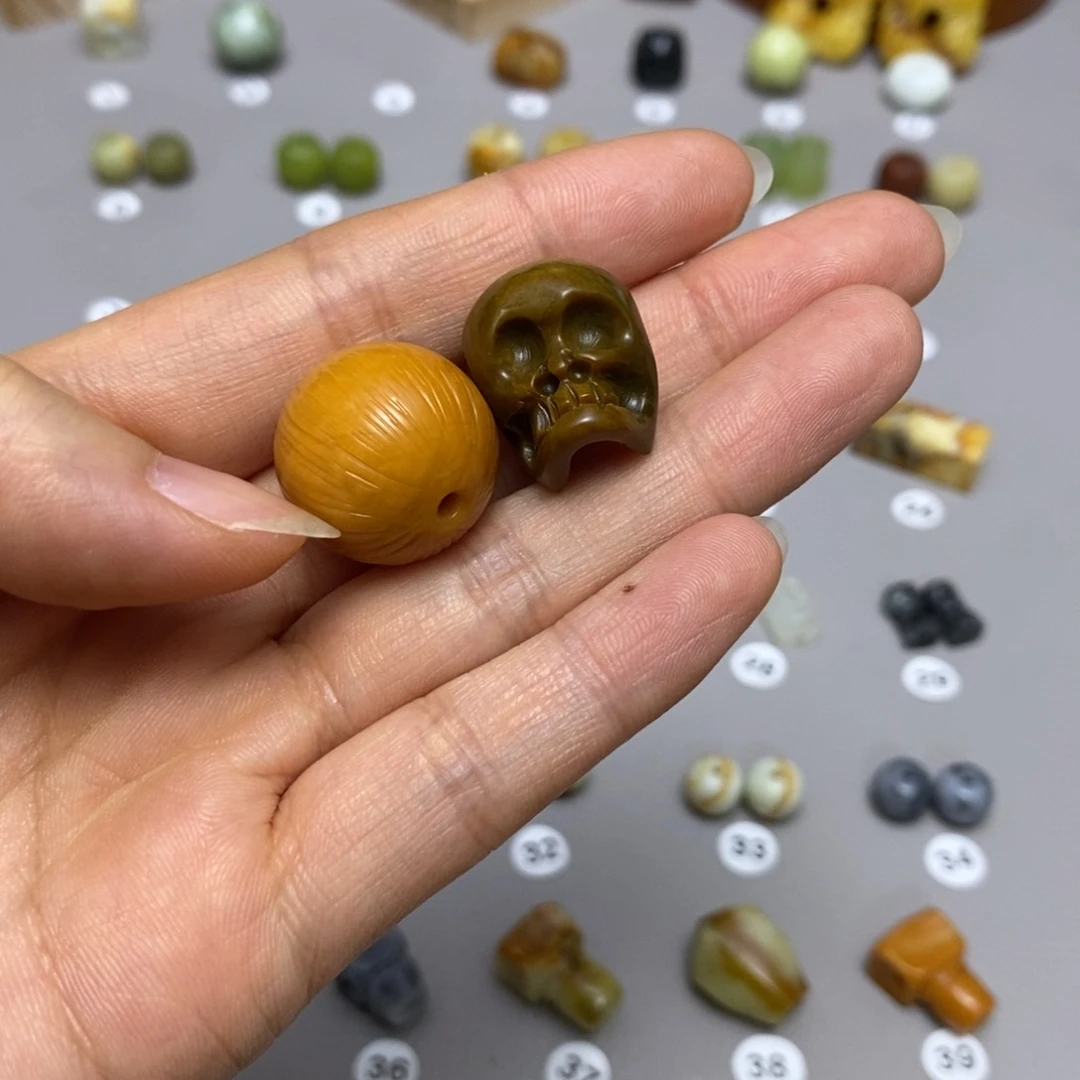 蛇纹石玉配饰合金大****起