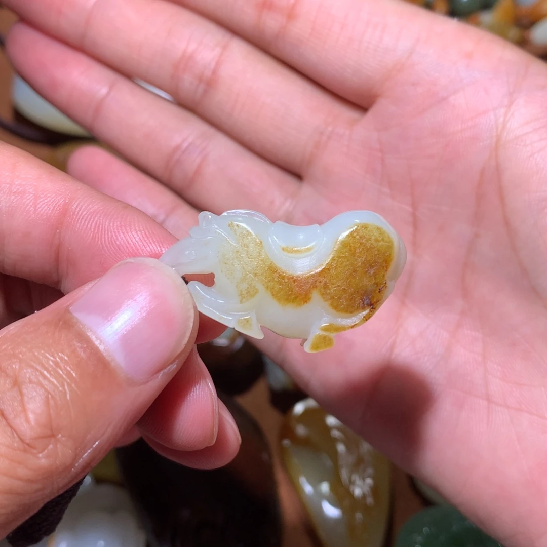 和田玉未镶嵌颈饰一马当先