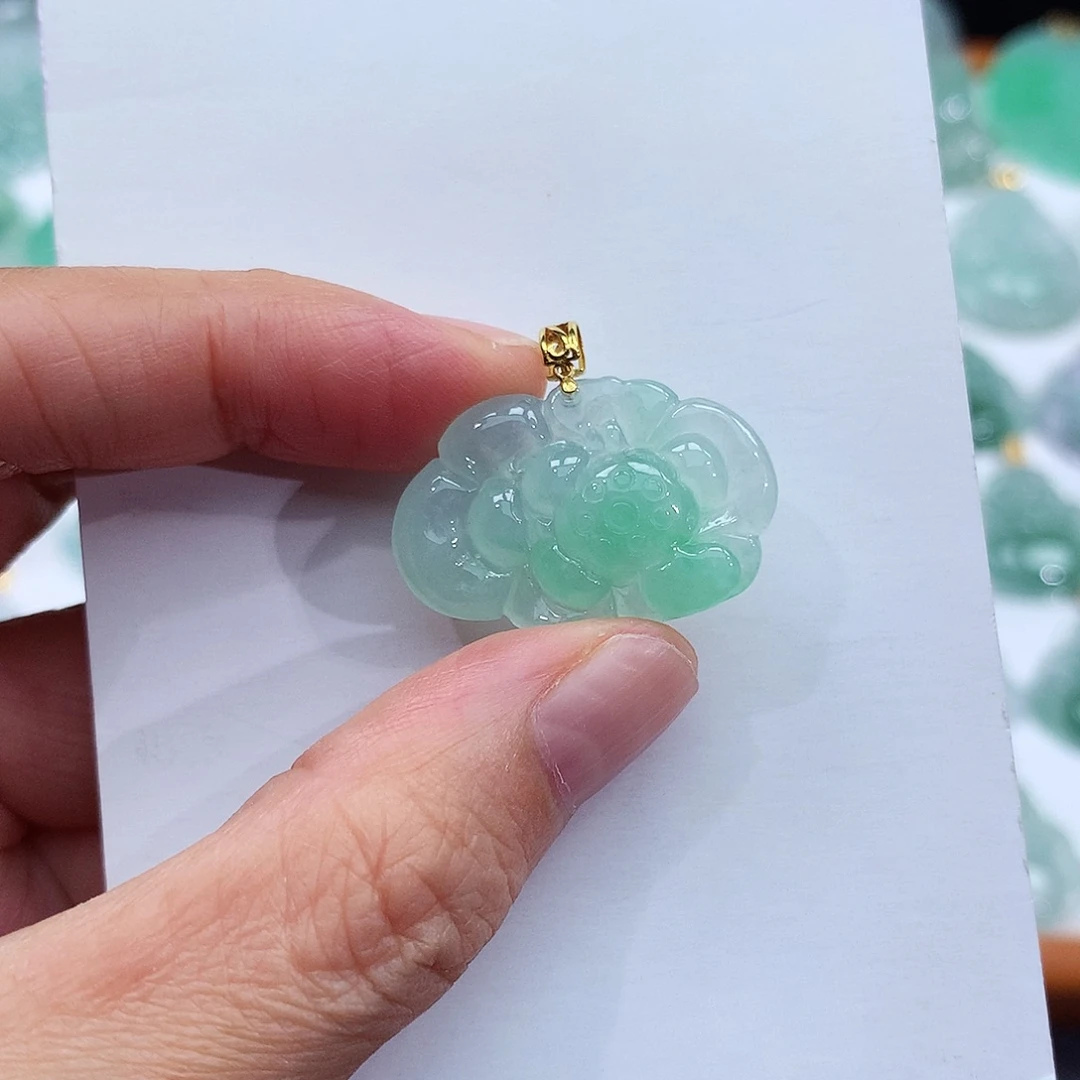 翡翠18K金镶嵌颈饰翡翠吊坠