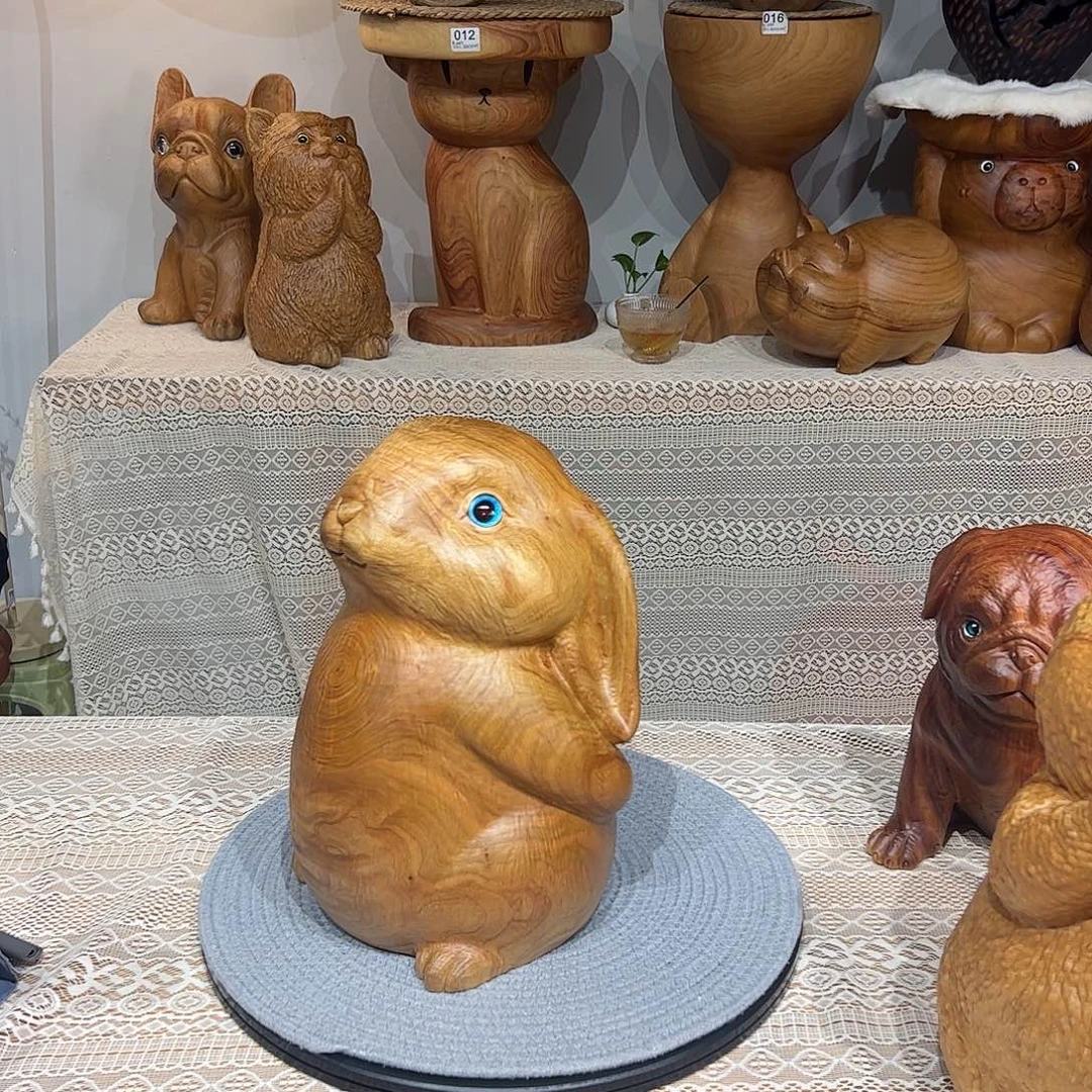 h***生香樟木小兔几摆件