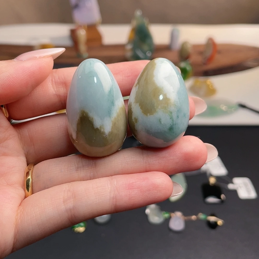 翡翠未镶嵌摆件雪顶咖啡蛋飘蓝花