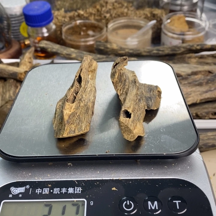 沉香碎屑沉香原材料