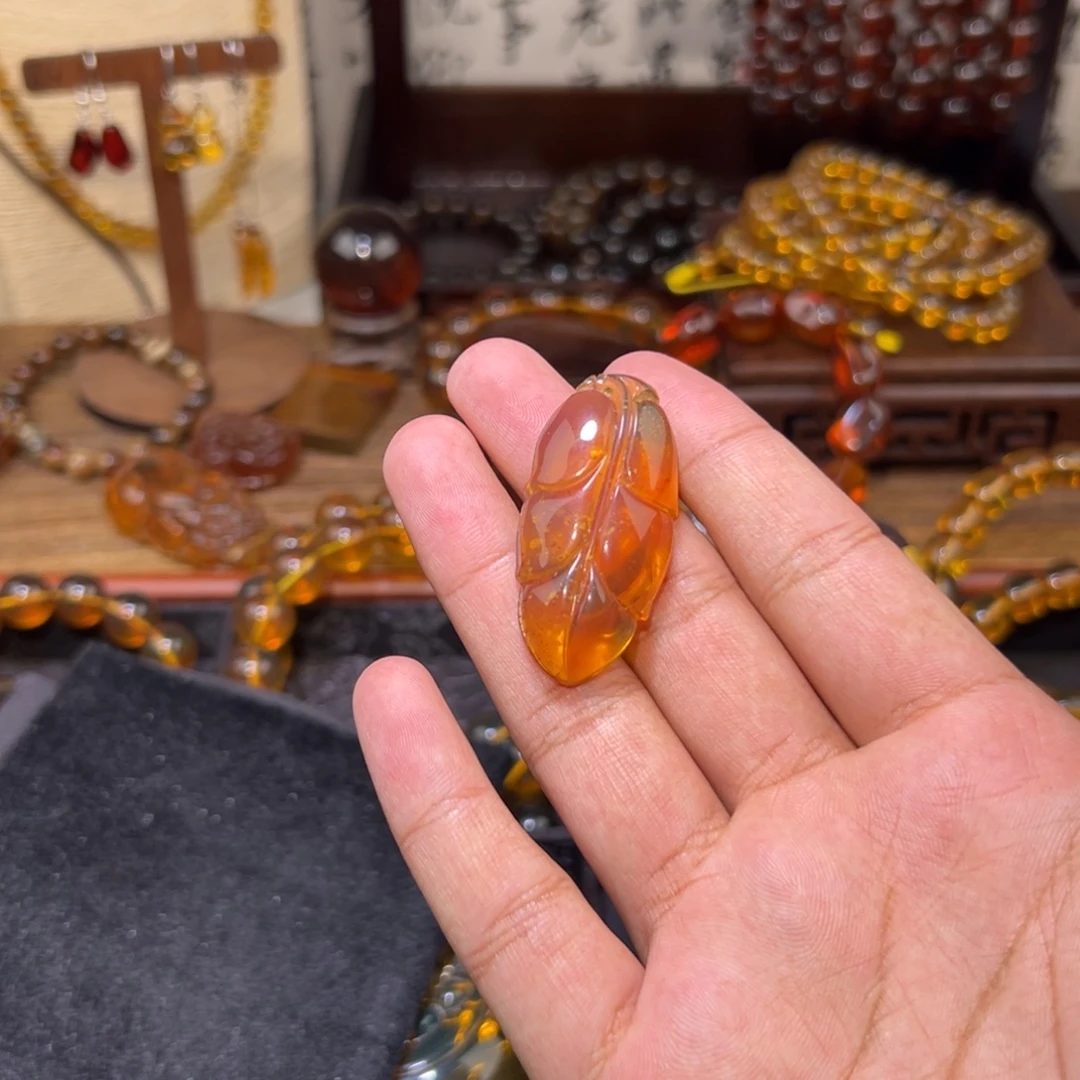 琥珀未镶嵌颈饰叶子