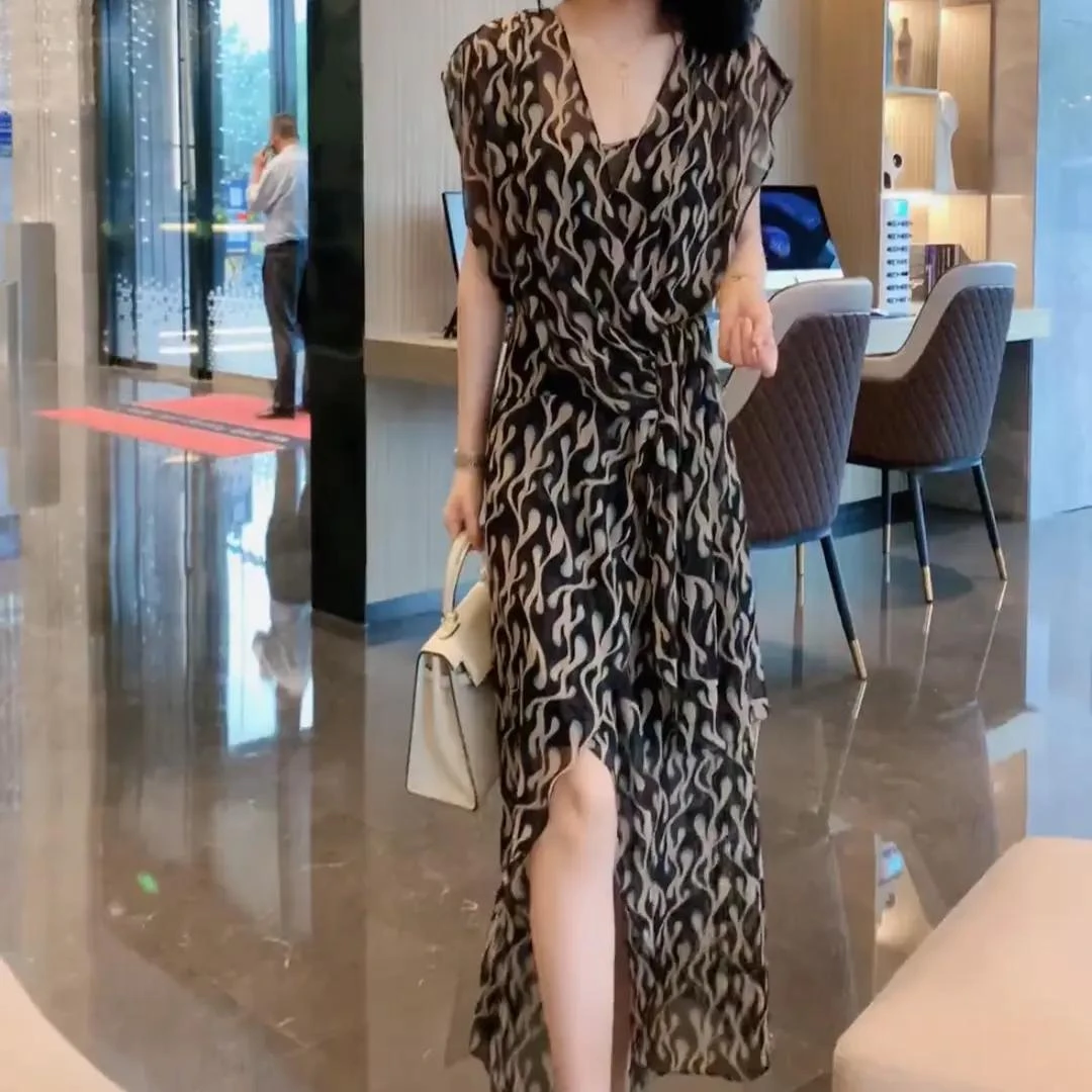 C227欧货夏季新款法式复古轻熟风高级感女神范开叉碎花连衣裙女