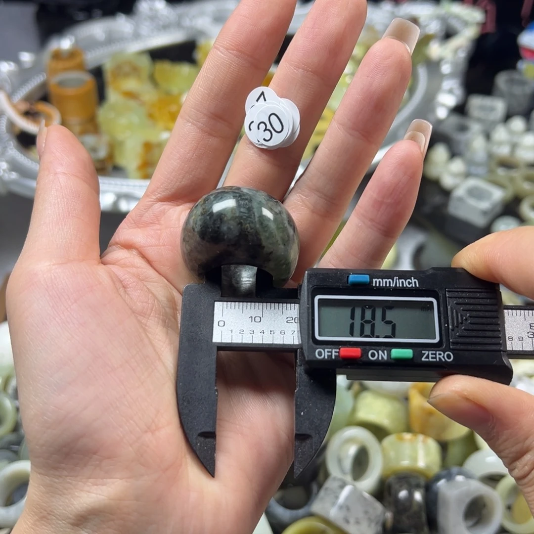 蛇纹石玉未镶嵌戒指