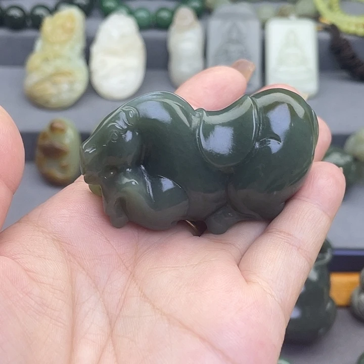 睢***选颈饰未镶嵌和田玉