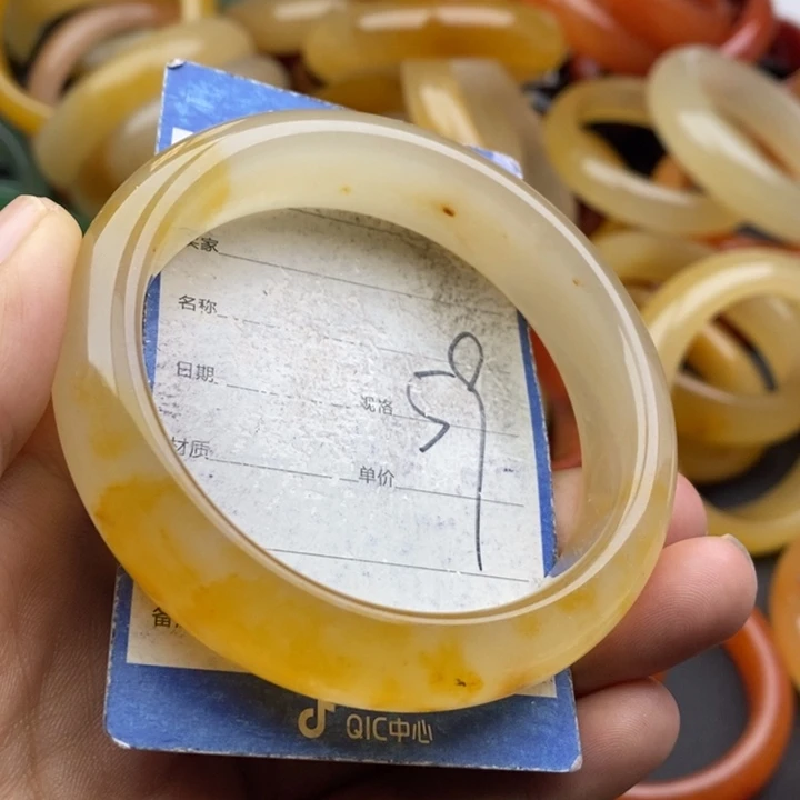 未镶嵌手镯石英质玉