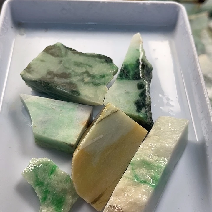 颈饰未镶嵌翡翠1