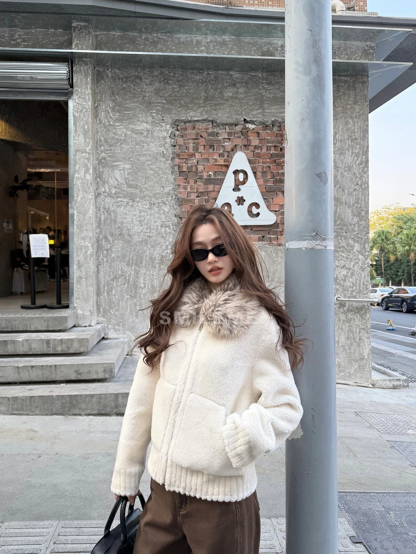 3-SMILEME【小满即安】秋冬绵羊毛混纺仿狐狸毛领外套MA06625412