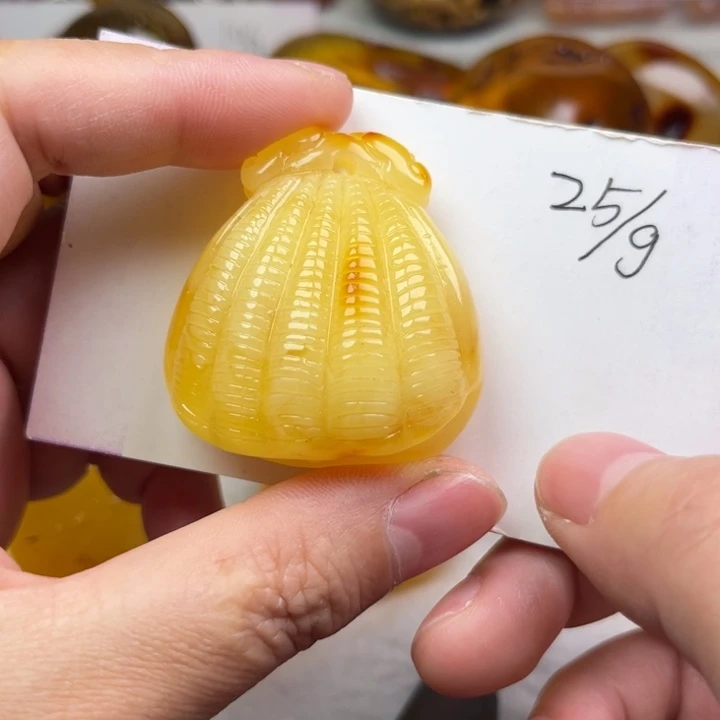 琥珀颈饰未镶嵌琥珀蜜蜡